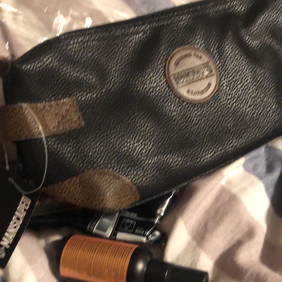 Men’s Manscaped Package: The Shed 12” Long Bag, Crop Preserver & Reviver (NEW) - Picture 8 of 8